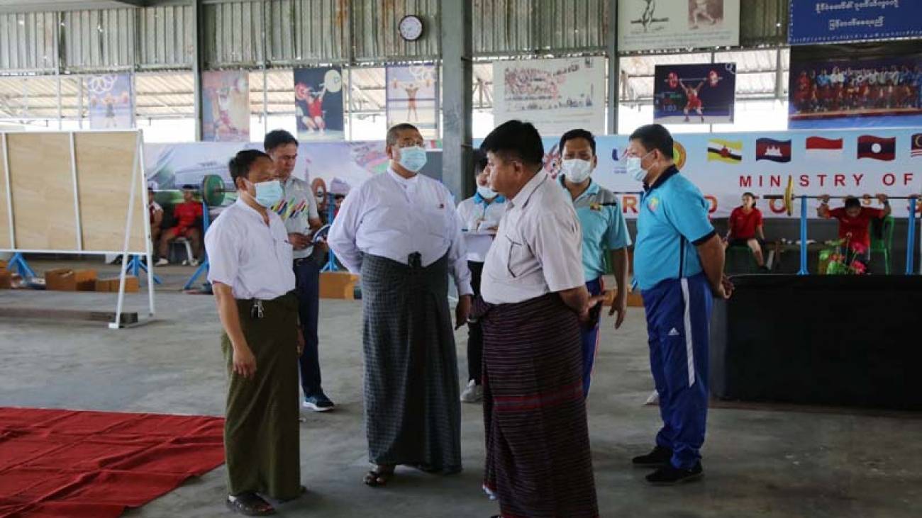 (၃၁)ကြိမ်မြောက် အရှေ့တောင်အာရှအားကစားပြိုင်ပွဲဝင်ရန်အတွက် မြန်မာအားကစားအဖွဲ့များ လေ့ကျင့်နေမှုများအား ခေတ္တညွှန်ကြားရေးမှူးချုပ် ဦးထွန်းမြင့်ဦး၊ ဒုတိယညွှန်ကြားရေးမှူးချုပ် ဦးကျော်ဦးနှင့် တာဝန်ရှိသူများ လိုက်လံကြည့်ရှုစစ်ဆေးအားပေး