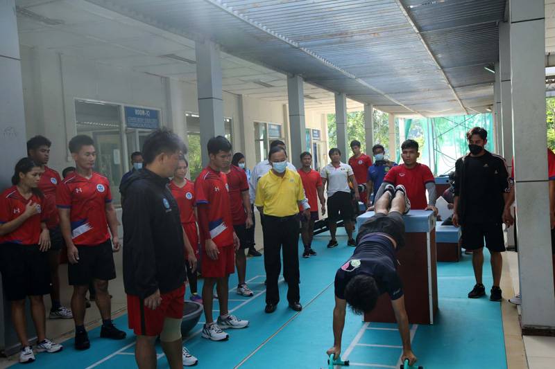 အားကစားနှင့် လူငယ်ရေးရာဝန်ကြီး ဒုတိယဝန်ကြီး ဦးမျိုးလှိုင် (၃၁) ကြိမ်မြောက် အရှေ့တောင်အာရှ အားကစားပြိုင်ပွဲတွင် ဝင်ရောက်ယှဉ်ပြိုင်မည့် မြန်မာ အားကစားသမားများ လေ့ကျင့်နေမှုများ လိုက်လံကြည့်ရှု စစ်ဆေး