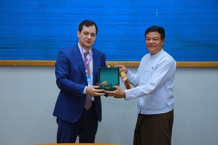 အားကစားနှင့်လူငယ်ရေးရာဝန်ကြီးဌာန ပြည်ထောင်စုဝန်ကြီး ဦးမင်းသိန်းဇံ ရုရှား – မြန်မာ ချစ်ကြည်ရေးအဖွဲ့နှင့် အားကစားကဏ္ဍနှင့် လူငယ်ရေးရာ ကိစ္စရပ်များနှင့် ပတ်သက်၍ တွေ့ဆုံညှိနှိုင်းအစည်းအဝေးကျင်းပ