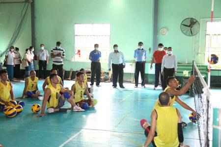 အားကစားနှင့်လူငယ်ရေးရာဝန်ကြီးဌာန ဒုတိယဝန်ကြီး ဦးမျိုးလှိုင် ရန်ကုန်မြို့တွင် (၃၁)ကြိမ်မြောက် အရှေ့တောင်အာရှအားကစားပြိုင်ပွဲသို့ ဝင်ရောက် ယှဉ်ပြိုင်နိုင်ရေးအတွက်စခန်းဝင်လေ့ကျင့်နေသော အားကစားသမားများအား လိုက်လံကြည့်ရှုအားပေး
