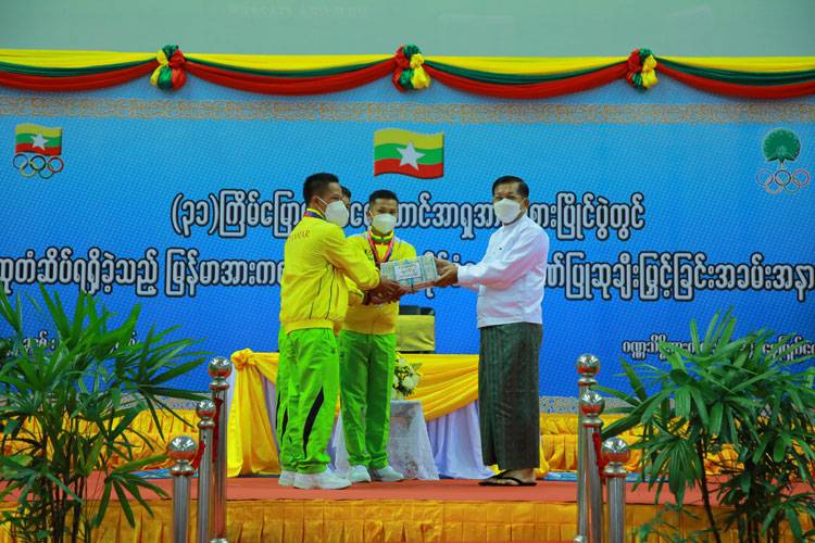 (၃၁)ကြိမ်မြောက် အရှေ့တောင်အာရှအားကစားပြိုင်ပွဲတွင် ဆုတံဆိပ်ရရှိခဲ့သည့် မြန်မာအားကစားအဖွဲ့များအား နိုင်ငံတော်က ဂုဏ်ပြုဆုချီးမြှင့်ခြင်း အခမ်းအနားကျင်းပ