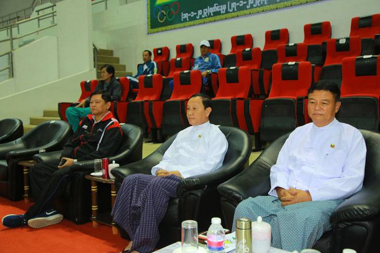 <strong>အားကစားနှင့်လူငယ်ရေးရာဝန်ကြီးဌာန ပြည်ထောင်စုဝန်ကြီး ဦးမင်းသိန်းဇံ အခြေခံပညာကျောင်းသားအားကစားပွဲတော် ဘော်လီဘောပြိုင်ပွဲများ ကြည့်ရှုအားပေး</strong>