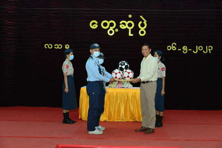 မြန်မာနိုင်ငံလူငယ်ရေးရာဗဟိုကော်မတီ အတွင်းရေးမှူး၊ အားကစားနှင့်လူငယ်ရေးရာဝန်ကြီးဌာန ဒုတိယဝန်ကြီး ဒေါက်တာစိုးဝင်း လေကြောင်းနှင့်ရေကြောင်း လူငယ် (သင်တန်းသား/သင်တန်းသူ)များအား လူငယ်အသိပညာပေးဆိုင်ရာများ ဆွေးနွေးမှာကြားခြင်း