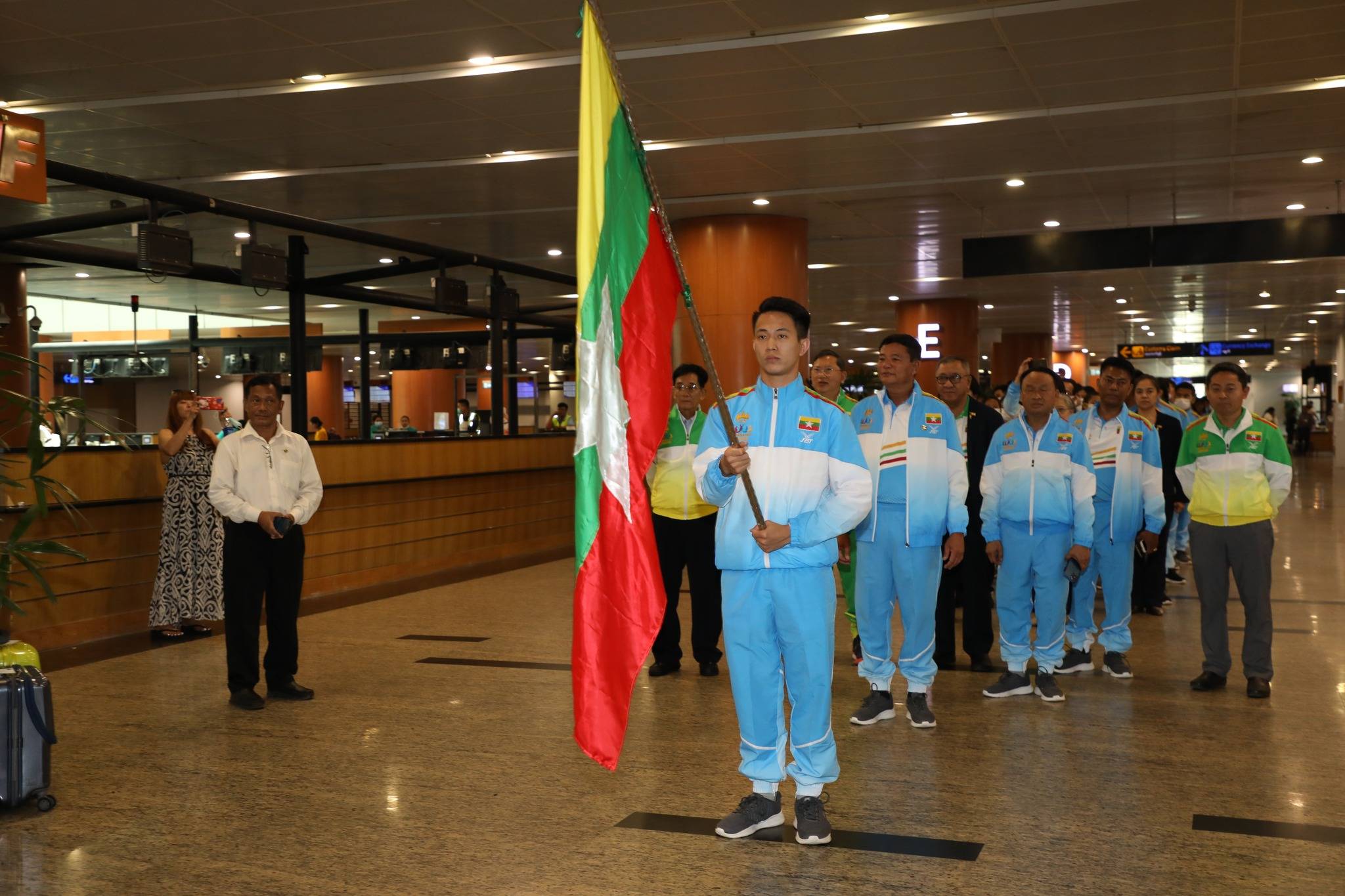 (၃၂)ကြိမ်မြောက် ဆီးဂိမ်းပြိုင်ပွဲ ဝင်ရောက်ယှဉ်ပြိုင်ရန် မြန်မာအားကစားသမားများ ကမ္ဘောဒီယားနိုင်ငံသို့ ထွက်ခွာသည့်သတင်း