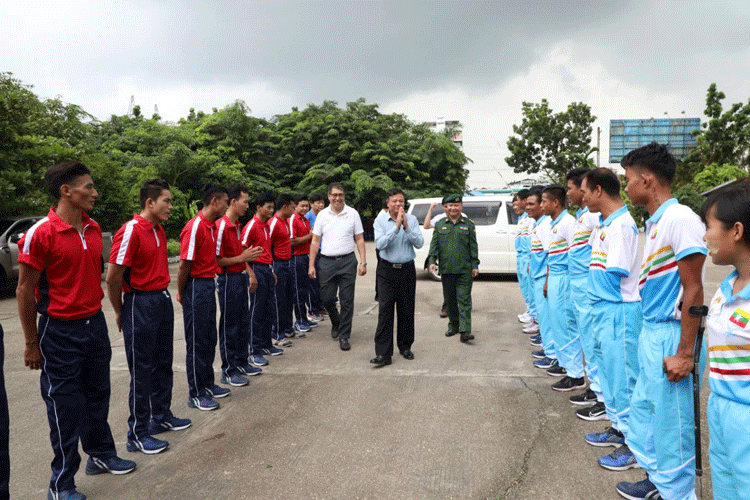 ပြည်ထောင်စုဝန်ကြီး ဦးမင်းသိန်းဇံ (၄)ကြိမ်မြောက် အာရှမသန်စွမ်းအားကစားပြိုင်ပွဲသို့ ဝင်ရောက်ယှဉ်ပြိုင်မည့် အားကစားအဖွဲ့များအား သွားရောက်ကြည့်ရှုအားပေးစကားပြောကြား