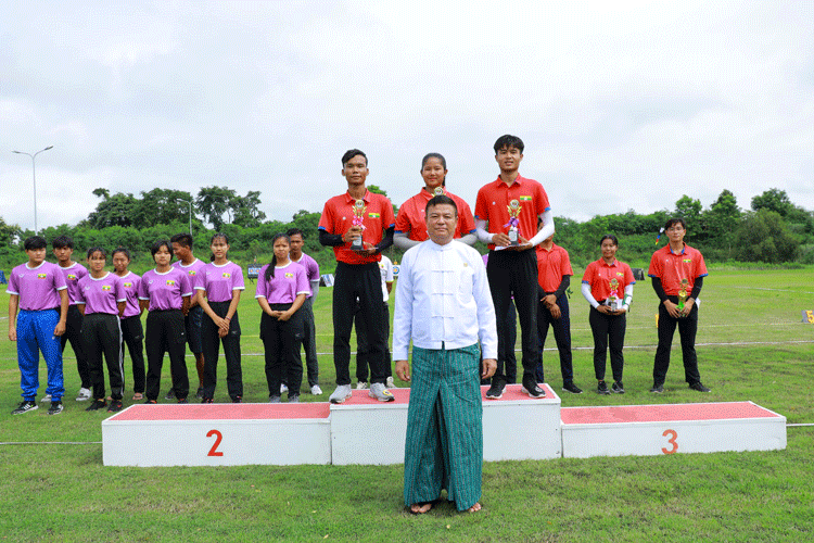 ပြည်ထောင်စုဝန်ကြီး ဦးမင်းသိန်းဇံ နေပြည်တော်၊ ဝဏ္ဏသိဒ္ဓိ အားကစားကွင်းရှိ မြားပစ်လေ့ကျင့်ရေးကွင်း၌ ပြုလုပ်သည့် မြားပစ်အားကစားသမားများအား လက်ရည်ဆန်းစစ်ခြင်း မြားပစ်ပြိုင်ပွဲသို့ တက်ရောက်သည့်သတင်း