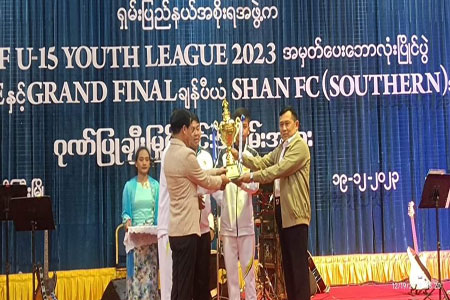 FIFA-MFF U-15 YOUTH LEAGUE 2023 အမှတ်ပေးဘောလုံးပြိုင်ပွဲ UPPER ZONE နှင့် GRAND FINAL ချန်ပီယံ SHAN FC (SOUTHERN) အသင်းအားဂုဏ်ပြုချီးမြှင့်ပွဲအခမ်း အနားကျင်းပ