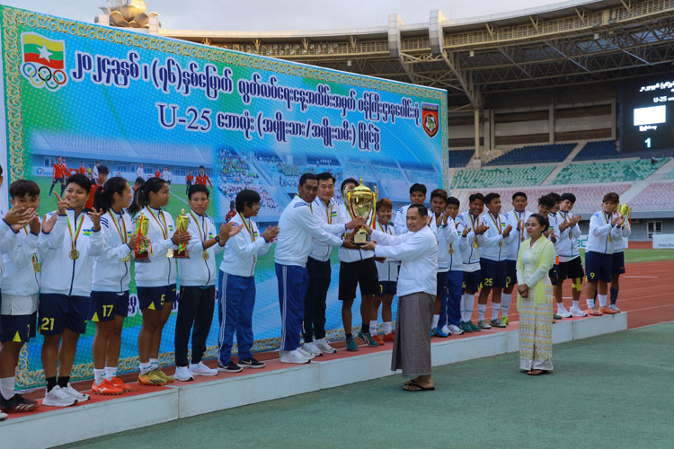 နိုင်ငံတော်စီမံအုပ်ချုပ်ရေးကောင်စီဝင်များ၊ ၂၀၂၄ ခုနှစ် (၇၆)နှစ်မြောက် လွတ်လပ်ရေးနေ့ အထိမ်းအမှတ် ဝန်ကြီးဌာနပေါင်းစုံ အသက်(၂၅)နှစ်အောက် ဘောလုံး(အမျိုးသမီး)ပြိုင်ပွဲ ဗိုလ်လုပွဲနှင့်ဆုချီးမြှင့်ပွဲ အခမ်းအနားတက်ရောက်သည့်သတင်း