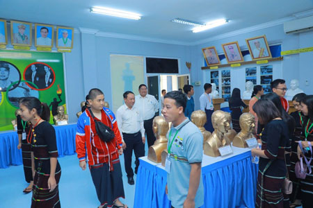 တိုင်းဒေသကြီးနှင့်ပြည်နယ်များမှ တိုင်းရင်းသားရိုးရာယဉ်ကျေးမှုအဖွဲ့များ ဝဏ္ဏသိဒ္ဓိအားကစားကွင်းအတွင်းရှိ အားကစားပြခန်းများသို့ သွားရောက်လေ့လာ