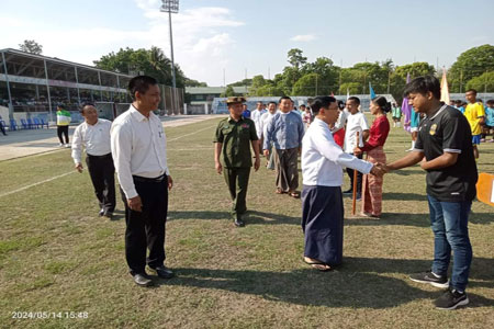 နေပြည်တော်ကောင်စီဥက္ကဋ္ဌ ဦးသန်းထွန်းဦး ၂၀၂၄ ခုနှစ်၊ နေပြည်တော်ကောင်စီဥက္ကဋ္ဌဖလား မြို့နယ်ပေါင်းစုံ အသက် (၂၁)နှစ်အောက် အမျိုးသားဘောလုံးပြိုင်ပွဲ ဖွင့်ပွဲအခမ်းအနား တက်ရောက်