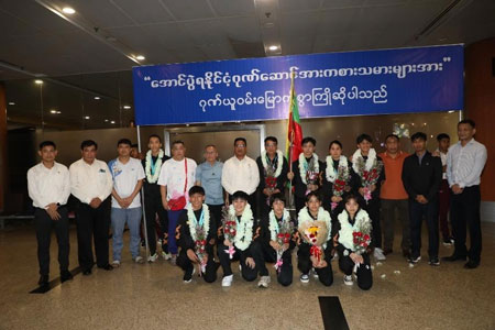 အရှေ့တောင်အာရှ ဂျူနီယာချန်ပီယံရှစ် ကြက်တောင်ပြိုင်ပွဲတွင်အောင်ပွဲရ မြန်မာကြက်တောင်အားကစားအဖွဲ့အား သောင်းသောင်းဖြဖြကြိုဆို