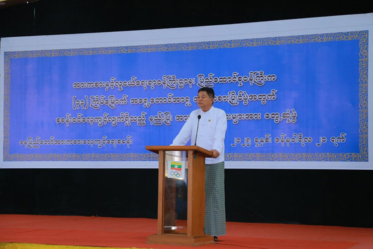 ပြည်ထောင်စုဝန်ကြီး ဦးမင်းသိန်းဇံ (၃၃)ကြိမ်မြောက် အရှေ့တောင်အာရှ အားကစားပြိုင်ပွဲအတွက် စခန်းဝင်လေ့ကျင့်လျက်ရှိသည့် နည်းပြများနှင့် အားကစားသမားများအား တွေ့ဆုံသည့်သတင်း