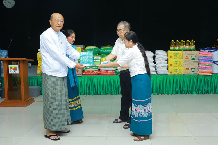 အားကစားနှင့်လူငယ်ရေးရာဝန်ကြီးဌာန၊ ပြည်ထောင်စုဝန်ကြီး Jeng Phang နော်တောင် ငလျင်ဒဏ်သင့် အရာထမ်း၊ အမှုထမ်းများအား ထောက်ပံ့ပစ္စည်းများကို စတုတ္ထအကြိမ် ဖြန့်ခွဲပေးအပ်သည့်သတင်း