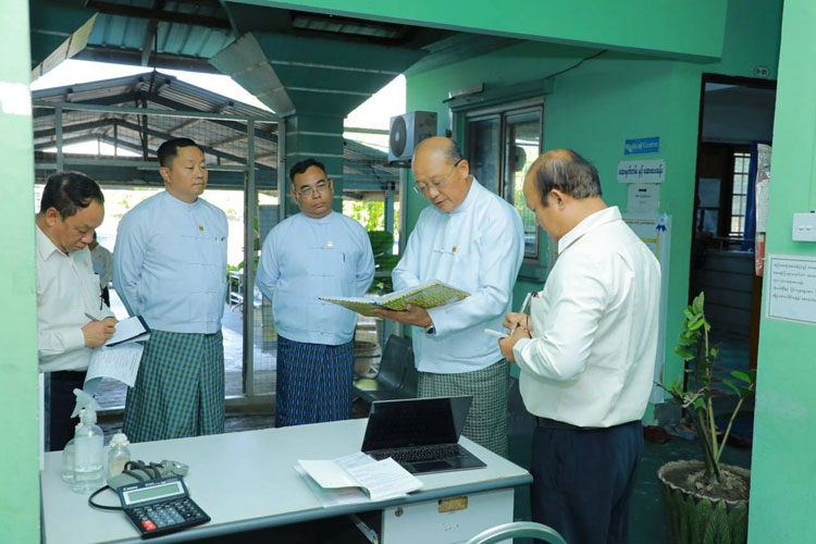 ပြည်ထောင်စုဝန်ကြီး Jeng Phang နော်တောင် နေပြည်တော်အားကစားလေ့ကျင့်ရေးစခန်းရှိ ဆေးပေးခန်းနှင့် တိုင်းရင်းသားရိုးရာ ယဉ်ကျေးမှုအဖွဲ့များ တည်းခိုနေထိုင်သည့် နေရာများအား လိုက်လံကြည့်ရှု