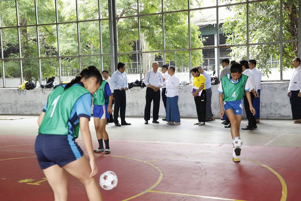 ပြည်ထောင်စုဝန်ကြီး Jeng Phang နော်တောင် မန္တလေးတိုင်းဒေသကြီးနှင့် စစ်ကိုင်းတိုင်းဒေသကြီးတွင် ငလျင်ဒဏ်ကြောင့် ပျက်စီးမှုများကို ကြည့်ရှုစစ်ဆေးပြီး ဝန်ထမ်းများအား တွေ့ဆုံအားပေးစကားပြောကြားသည့်သတင်း