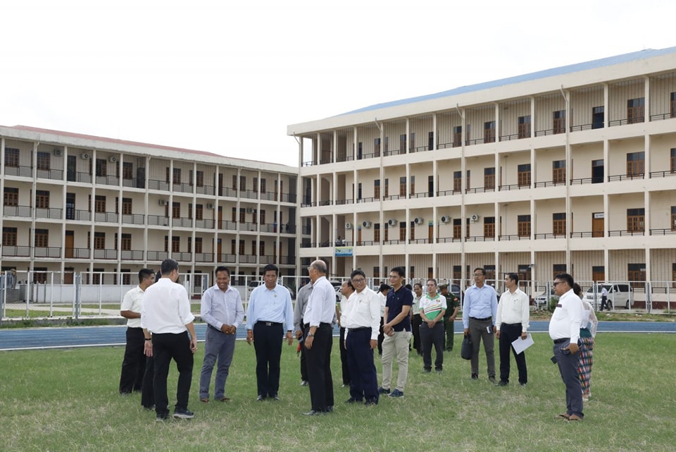 မြန်မာနိုင်ငံအိုလံပစ်ကော်မတီဥက္ကဌ အားကစားနှင့်လူငယ်ရေးရာဝန်ကြီးဌာန ပြည်ထောင်စုဝန်ကြီး Jeng Phang နော်တောင် (၃၃)ကြိမ်မြောက် အရှေ့တောင်အာရှအားကစားပြိုင်ပွဲ ဝင်ရောက်ယှဉ်ပြိုင်ရန် ရန်ကုန်မြို့တွင် စခန်းသွင်းလေ့ကျင့်နေသော အားကစားအဖွဲ့များကို လိုက်လံစစ်ဆေးခြင်း