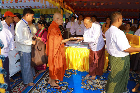 နေပြည်တော်၊ မာရဝိဇယဗုဒ္ဓဥယျာဉ်တော် ပရိဝုဏ်အတွင်း၌ ဆင်ယင်ကျင်းပ ၂ဝ၂၅ ခုနှစ် ဆွမ်းဆန်စိမ်းလောင်းလှူပွဲ အခမ်းအနားကျင်းပ