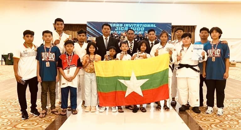 PENANE INVITATIONAL JICA JUDO CHAMPIONSHIP 2025 ပြိုင်ပွဲတွင် ရွှေ ၅ ခု၊ ငွေ ၄ ခုနှင့် ကြေး ၃ ခု ဆုတံဆိပ်များ ဆွတ်ခူးရရှိခဲ့သော မြန်မာ့လက်ရွေးစင်ဂျူဒိုအားကစားအဖွဲ့ ပြန်လည်ရောက်ရှိကြိုဆို