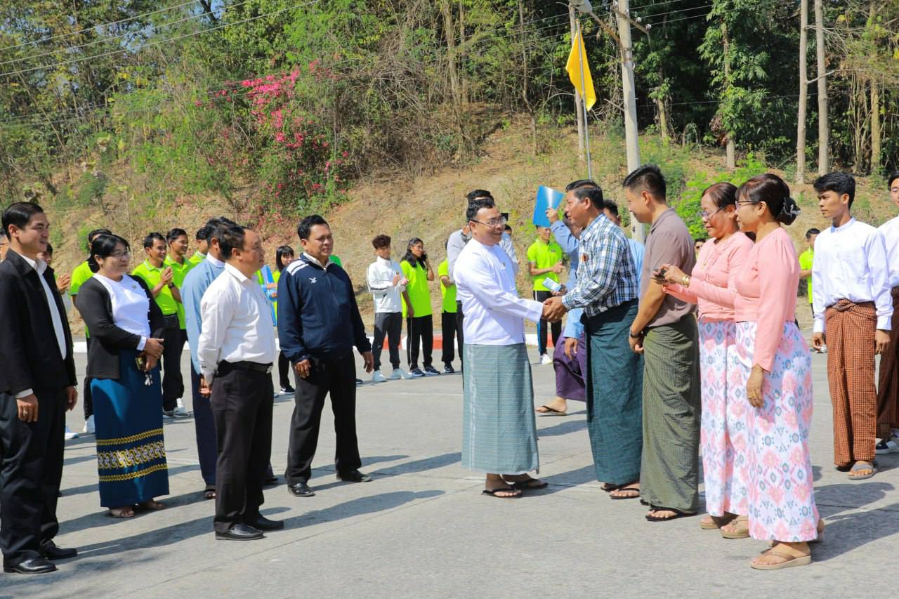 အားကစားနှင့်လူငယ်ရေးရာဝန်ကြီးဌာန ဒုတိယဝန်ကြီး ဦးထိန်လင်း ၂၀၂၅ ခုနှစ်(၇၈)နှစ်မြောက် ပြည်ထောင်စုနေ့အခမ်းအနားသို့ တက်ရောက်ရန် ရောက်ရှိလာကြသည့် တိုင်းဒေသကြီးနှင့်ပြည်နယ်များမှ တိုင်းရင်းသားရိုးရာ ယဉ်ကျေးမှုအဖွဲ့ဝင်များအား ရင်းရင်းနှီးနှီးကြိုဆိုနှုတ်ဆက်