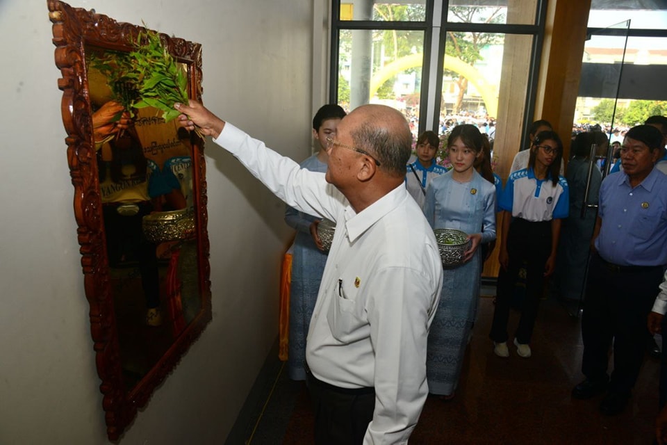 ပြည်ထောင်စုဝန်ကြီး Jeng Phang နော်တောင် နှစ်(၈၀)ပြည့် တပ်မတော်နေ့ကို ကြိုဆိုဂုဏ်ပြုသောအားဖြင့် ရန်ကုန်တိုင်းဒေသကြီး လူငယ်စင်တာဖွင့်ပွဲသို့ တက်ရောက်သည့်သတင်း
