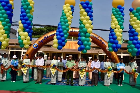 ပဲခူးတိုင်းဒေသကြီးဝန်ကြီးချုပ် ဦးမျိုးဆွေဝင်းနှင့် အားကစားလူငယ်ရေးရာဝန်ကြီးဌာန ဒုတိယဝန်ကြီး ဦးဇင်မင်းထက် ပဲခူး လူငယ်စင်တာ ဖွင့်ပွဲအခမ်းအနား တက်ရောက်ဖွင့်လှစ်