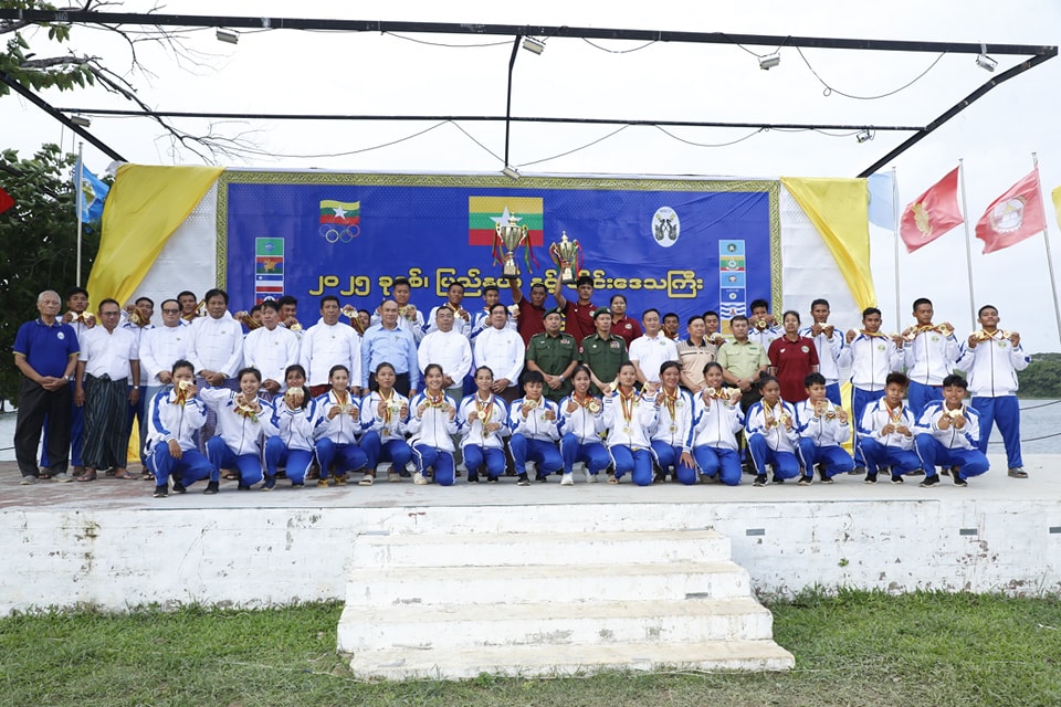 အားကစားနှင့်လူငယ်ရေးရာဝန်ကြီးဌာန ဒုတိယဝန်ကြီး ဦးထိန်လင်း ရန်ကုန်မြို့တွင် စခန်းဝင်လေ့ကျင့်နေသော အားကစားအဖွဲ့များအား လိုက်လံကြည့်ရှုစစ်ဆေး၍ ၂၀၂၅ခုနှစ်၊ တိုင်းဒေသကြီးနှင့်ပြည်နယ်လှေလှော် (အမျိုးသား/အမျိုးသမီး)ပြိုင်ပွဲဆုချီးမြှင့်ခြင်း အခမ်းအနားသို့တက်ရောက်