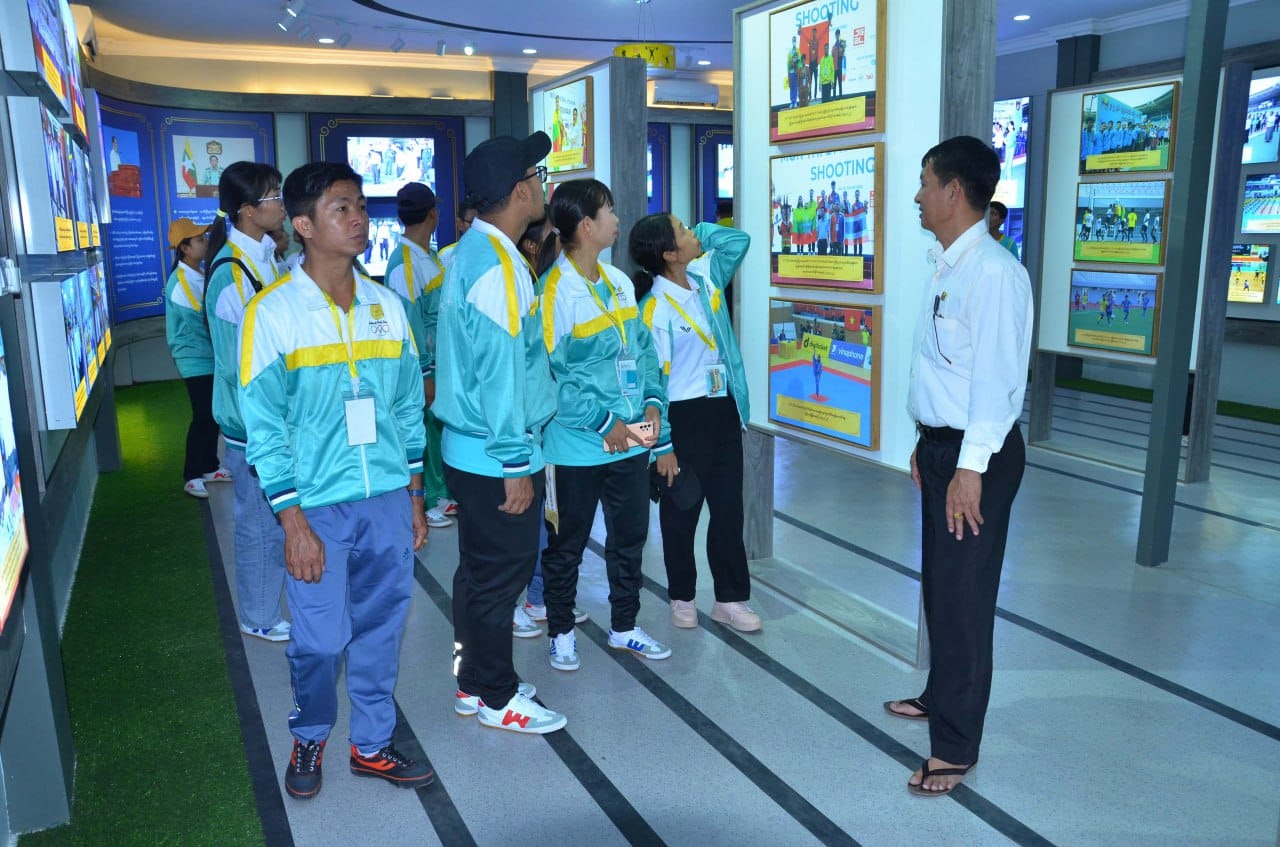 ကာယပညာနှင့် အားကစားအခြေခံနည်းပြ/ဒိုင်သင်တန်း(ပိုက်ကျော်ခြင်း)မှ သင်တန်းသား/သင်တန်းသူများ မြန်မာ့အားကစားလှုပ်ရှားမှုများပြခန်းသို့ လာရောက်ကြည့်ရှုလေ့လာ