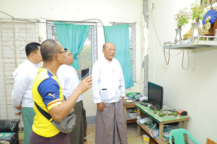 အားကစားနှင့်လူငယ်ရေးရာဝန်ကြီးဌာန ပြည်ထောင်စုဝန်ကြီး Jeng Phang နော်တောင် ငလျင်ဒဏ်သင့် အားကစားနှင့်လူငယ်ရေးရာဝန်ကြီးဌာန ဝန်ထမ်းအိမ်ရာများအား လိုက်လံကြည့်ရှုစစ်ဆေး