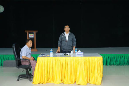 ဒုတိယဝန်ကြီး ဦးထိန်လင်း Gold Camp အတွင်း Cluster အသီးသီးရှိ ဝန်ကြီးဌာနများမှ တိုက်တာဝန်ခံ/ ဒု-တိုက်တာဝန်ခံ အရာထမ်း/အမှုထမ်းများနှင့်တွေ့ဆုံပြီး အုပ်ချုပ်မှုဆိုင်ရာကိစ္စရပ်များနှင့်ပတ်သက်သည့် အစည်းအဝေးကျင်းပ