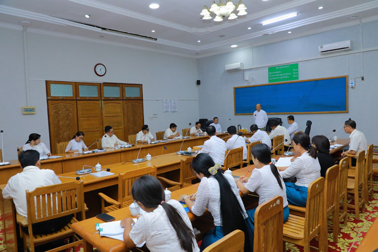 ပြည်ထောင်စုဝန်ကြီး Jeng Phang နော်တောင် ငလျင်ဒဏ်သင့် ဝန်ထမ်းများအား ယာယီ နေရာချထားရန်ကိစ္စများ၊ လှူဒါန်းငွေများ၊ အထောက်အပံ့ပစ္စည်းများ ရရှိမှုနှင့် ဖြန့်ဝေသုံးစွဲမှု၊ ရုံးအဆောက်အဦများ၊ ဝန်ထမ်းအိမ်ရာများ ပျက်စီးဆုံးရှုံးမှုများအပေါ် ရှင်းလင်းဖယ်ရှားမှုနှင့် ယာယီ ဘာရှာအဆောက်အဦများ ဆောက်လုပ်ပြီးစီးမှု အခြေအနေများအား ရှင်းလင်းဆွေးနွေးခြင်း အစည်းအဝေးသို့ တက်ရောက်