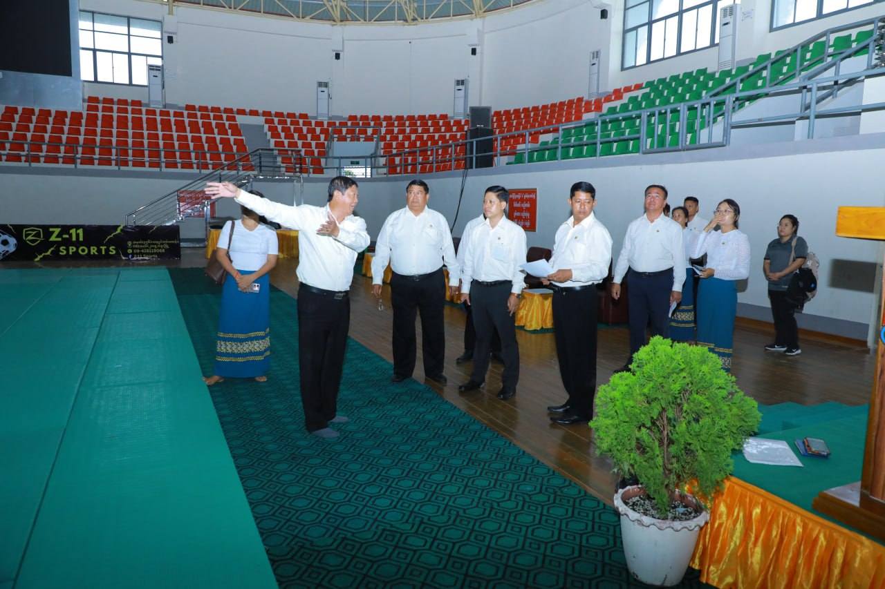 အားကစားနှင့်ကာယပညာဦးစီးဌာန ညွှန်ကြားရေးမှူးချုပ် ဦးဉာဏ်ဇော်ဦး ပဲခူးတိုင်းဒေသကြီး အားကစားဥယျာဉ်အတွင်းရှိ မိုးလုံလေလုံအားကစားရုံ၌ တိုင်းဒေသကြီးနှင့်ပြည်နယ် ဂျူဒိုပြိုင်ပွဲ ဖွင့်ပွဲအခမ်းအနား ကျင်းပရန်အတွက် ကြိုတင်ပြင်ဆင်ဆောင်ရွက်ထားရှိမှုများအား လိုက်လံကြည့်ရှုစစ်ဆေး