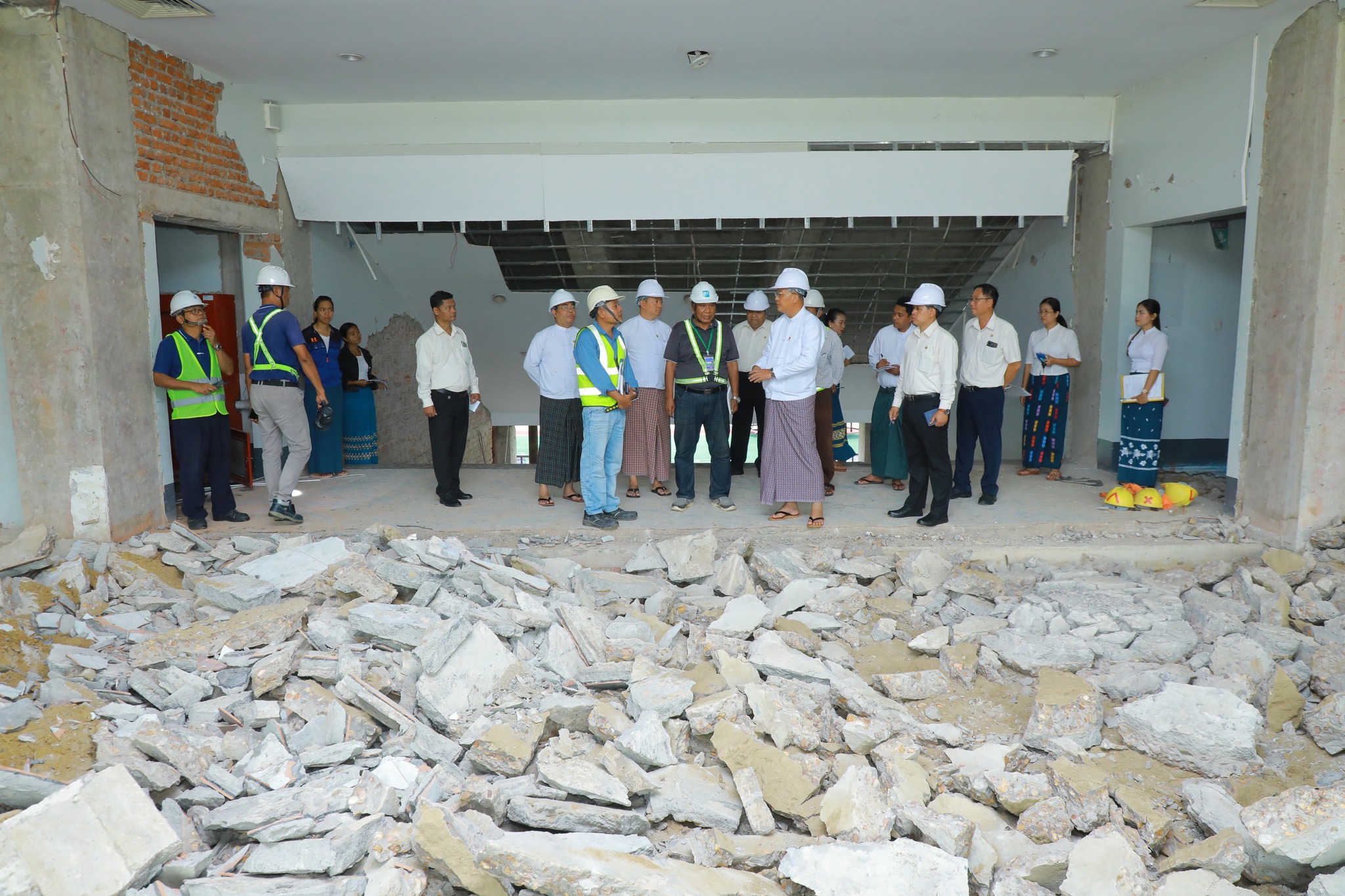 အားကစားနှင့်လူငယ်ရေးရာဝန်ကြီးဌာန၊ ပြည်ထောင်စုဝန်ကြီး Jeng Phang နော်တောင် ဝဏ္ဏသိဒ္ဓိအားကစားကွင်း အတွင်းရှိ အားကစားကွင်း/အားကစားရုံများနှင့် ရေကူးကန် ပျက်စီးနေမှုများအား လိုက်လံကြည့်ရှုစစ်ဆေးသည့်သတင်း