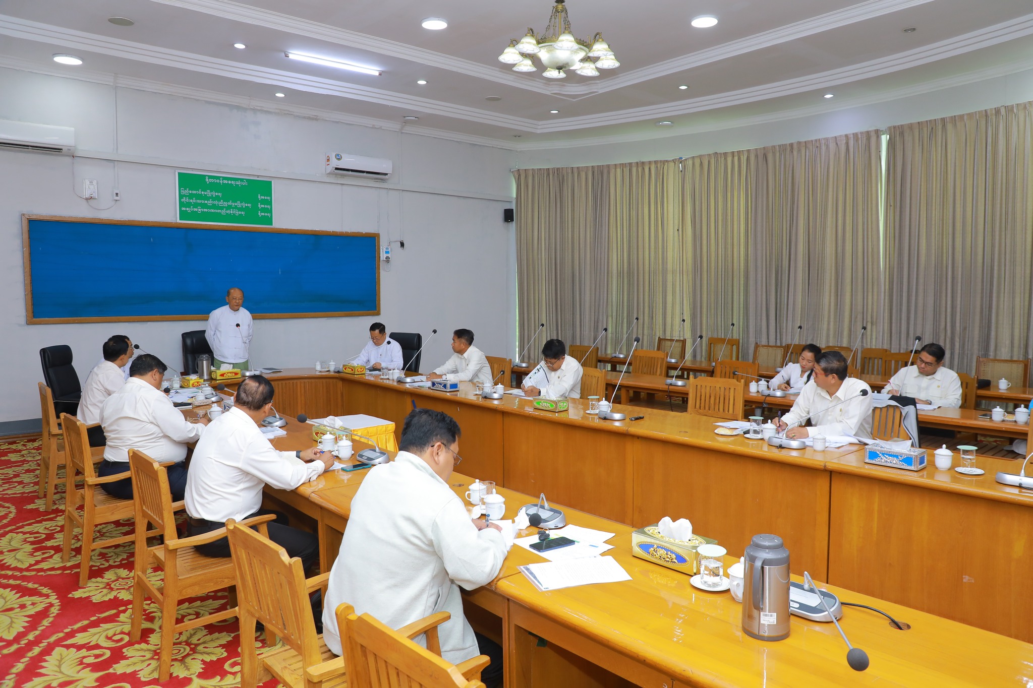 မြန်မာနိုင်ငံအိုလံပစ်ကော်မတီဥက္ကဋ္ဌ၊ အားကစားနှင့်လူငယ်ရေးရာဝန်ကြီးဌာန၊ ပြည်ထောင်စုဝန်ကြီး Jeng Phang နော်တောင် (၃၃)ကြိမ်မြောက် အရှေ့တောင်အာရှအားကစားပြိုင်ပွဲသို့ အောင်မြင်စွာ ဝင်ရောက်ယှဉ်ပြိုင်နိုင်ရေးအတွက် အုပ်ချုပ်မှုဆိုင်ရာ လုပ်ငန်းညှိနှိုင်း အစည်းအဝေးတက်ရောက်သည့်သတင်း