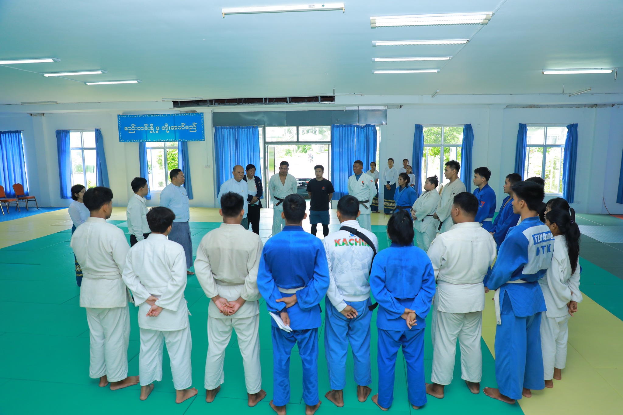 အားကစားနှင့်လူငယ်ရေးရာဝန်ကြီးဌာန ပြည်ထောင်စုဝန်ကြီး Jeng Phang နော်တောင် ဂျူဒို၊ အလေးမနှင့် လက်ဝှေ့အားကစားအဖွဲ့များ၏ လေ့ကျင့်နေမှုများအား လိုက်လံကြည့်ရှုအားပေး