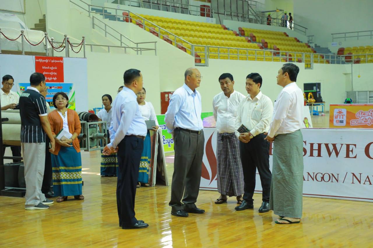 အားကစားနှင့်လူငယ်ရေးရာဝန်ကြီးဌာနနှင့် ဟိုတယ်နှင့်ခရီးသွားလာရေးဝန်ကြီးဌာန၊ ပြည်ထောင်စုဝန်ကြီး Jeng Phang နော်တောင် (၃၃)ကြိမ်မြောက် အရှေ့တောင်အာရှ အားကစားပြိုင်ပွဲသို့ ဝင်ရောက်ယှဉ်ပြိုင်မည့် လက်ဝှေ့နှင့် ပိုက်ကျော်ခြင်း အားကစားအဖွဲ့များ၏ လေ့ကျင့်နေမှုများအား လိုက်လံကြည့်ရှုအားပေး