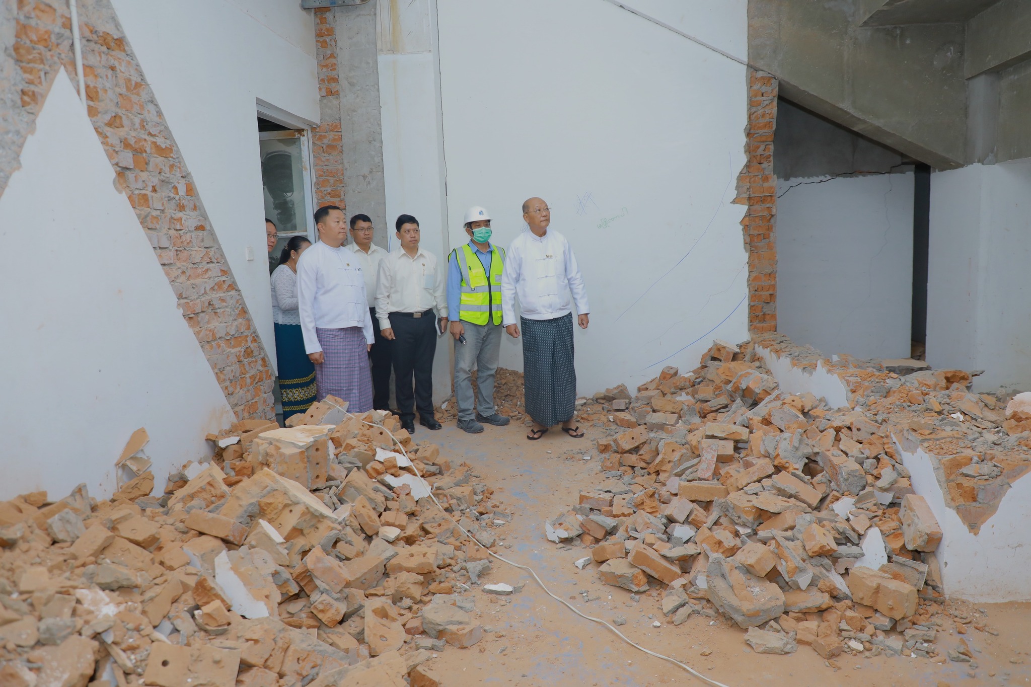 ပြည်ထောင်စုဝန်ကြီး Jeng Phang နော်တောင် (၃၃)ကြိမ်မြောက် အရှေ့တောင်အာရှ အားကစားပြိုင်ပွဲသို့ ဝင်ရောက်ယှဉ်ပြိုင်မည့် ပိုက်ကျော်ခြင်းအားကစားအဖွဲ့များ၏ လေ့ကျင့်နေမှုများအား ကြည့်ရှုအားပေးခြင်းနှင့် ဝဏ္ဏသိဒ္ဓိအားကစားကွင်းရှိ (A/B/C)ရုံများ၏ ပြန်လည်ပြုပြင်ဆောင်ရွက်နေမှု အခြေအနေများအား လိုက်လံကြည့်ရှုစစ်ဆေး