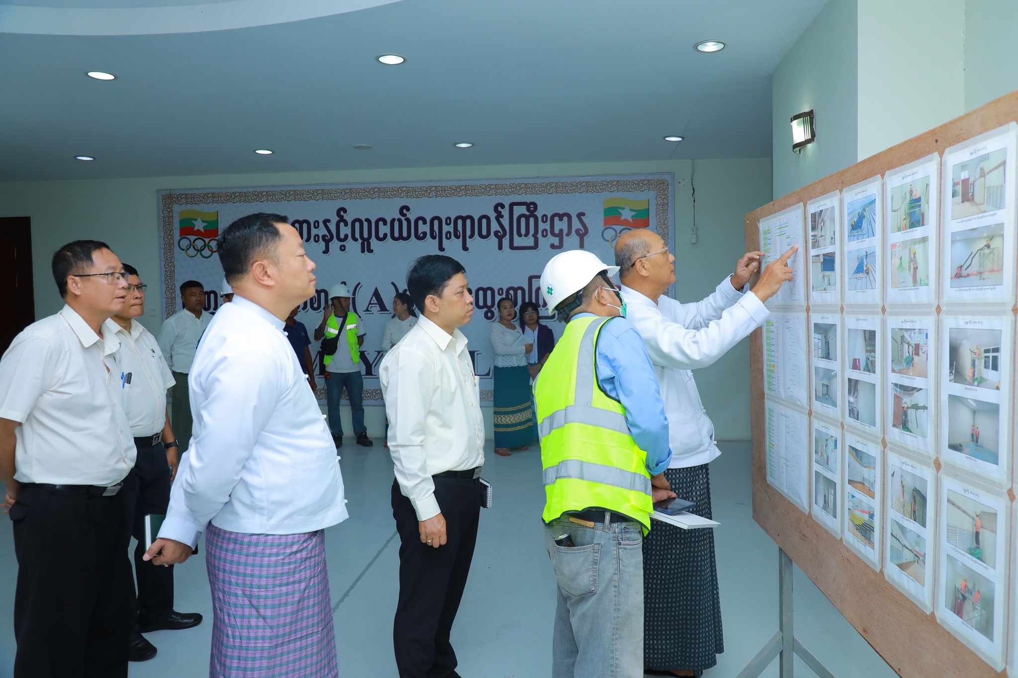 အားကစားနှင့်လူငယ်ရေးရာဝန်ကြီးဌာနနှင့် ဟိုတယ်နှင့်ခရီးသွားလာရေးဝန်ကြီးဌာန၊ ပြည်ထောင်စုဝန်ကြီး Jeng Phang နော်တောင် (၃၃)ကြိမ်မြောက် အရှေ့တောင်အာရှ အားကစားပြိုင်ပွဲသို့ ဝင်ရောက်ယှဉ်ပြိုင်မည့် ပိုက်ကျော်ခြင်း အားကစားအဖွဲ့များ၏ လေ့ကျင့်နေမှုများအား ကြည့်ရှုအားပေး