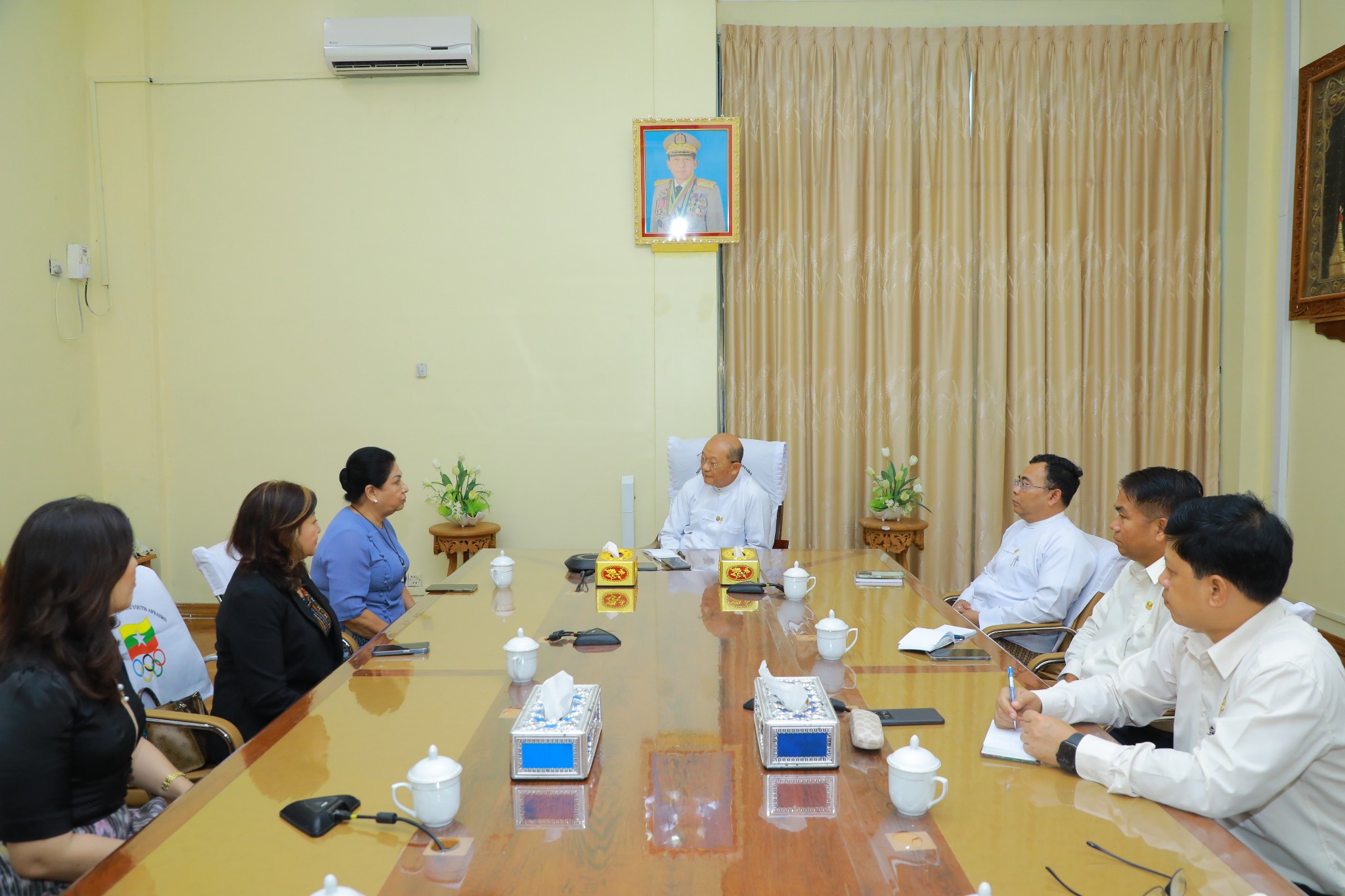 ပြည်ထောင်စုဝန်ကြီး Jeng Phang နော်တောင် မြန်မာနိုင်ငံ အမျိုးသမီးအားကစားကဏ္ဍ ဖွံ့ဖြိုးတိုးတက်စေရေးအတွက် မြန်မာနိုင်ငံအမျိုးသမီးအားကစားအဖွဲ့ချုပ်မှ တာဝန်ရှိသူများနှင့် တွေ့ဆုံ