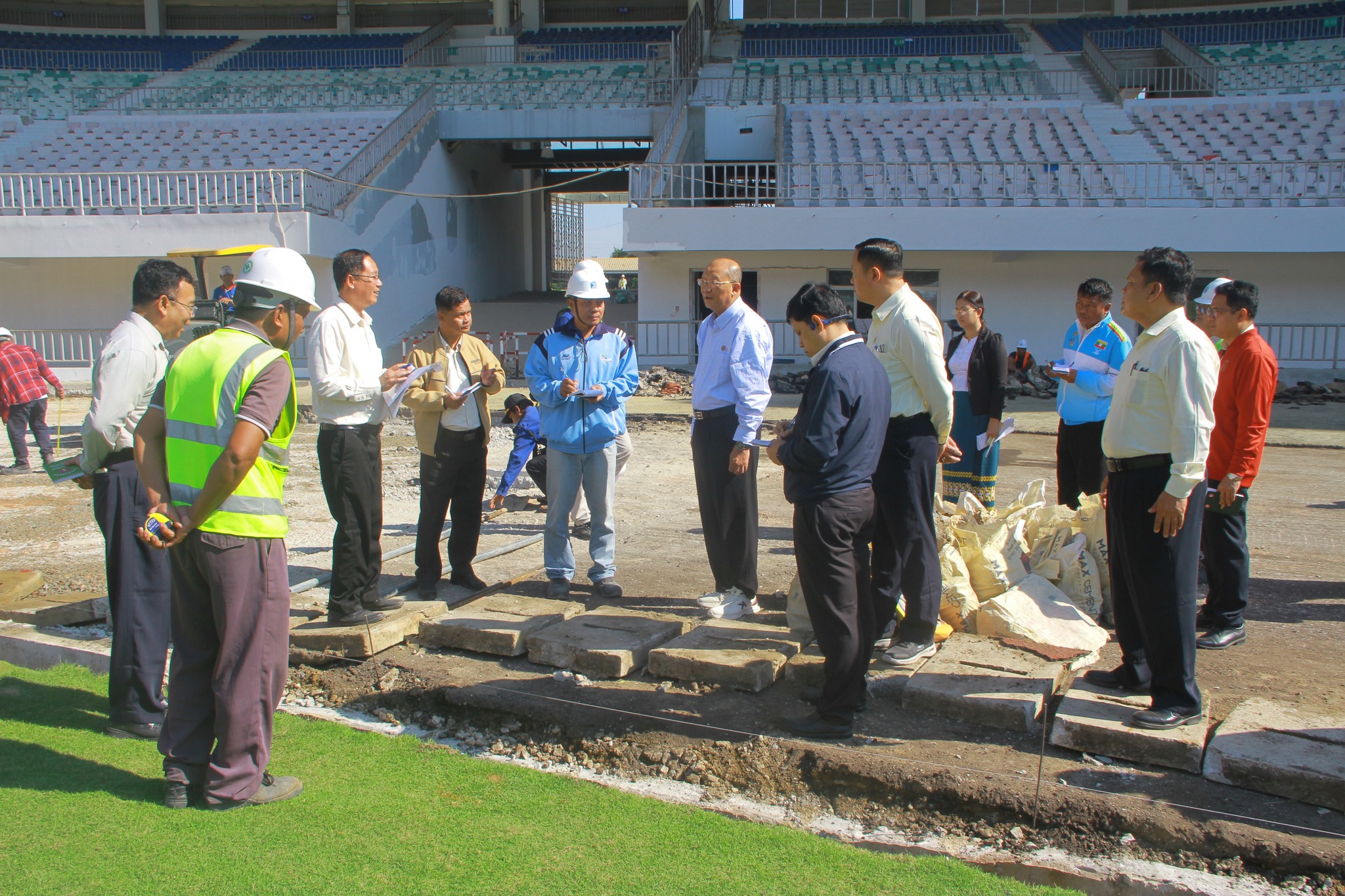 အားကစားနှင့် လူငယ်ရေးရာဝန်ကြီးဌာနနှင့် ဟိုတယ်နှင့် ခရီးသွားလာရေးဝန်ကြီးဌာန၊ ပြည်ထောင်စုဝန်ကြီး Jeng Phang နော်တောင် မန္တလေးငလျင်ဒဏ်ကြောင့် ထိခိုက်ပျက်စီးခဲ့သည့် ဝဏ္ဏသိဒ္ဓိဘောလုံးကွင်းနှင့် ရေကူးကန် ပြန်လည်ပြုပြင် ဆောင်ရွက်နေမှု အခြေအနေများအား လိုက်လံကြည့်ရှုစစ်ဆေး