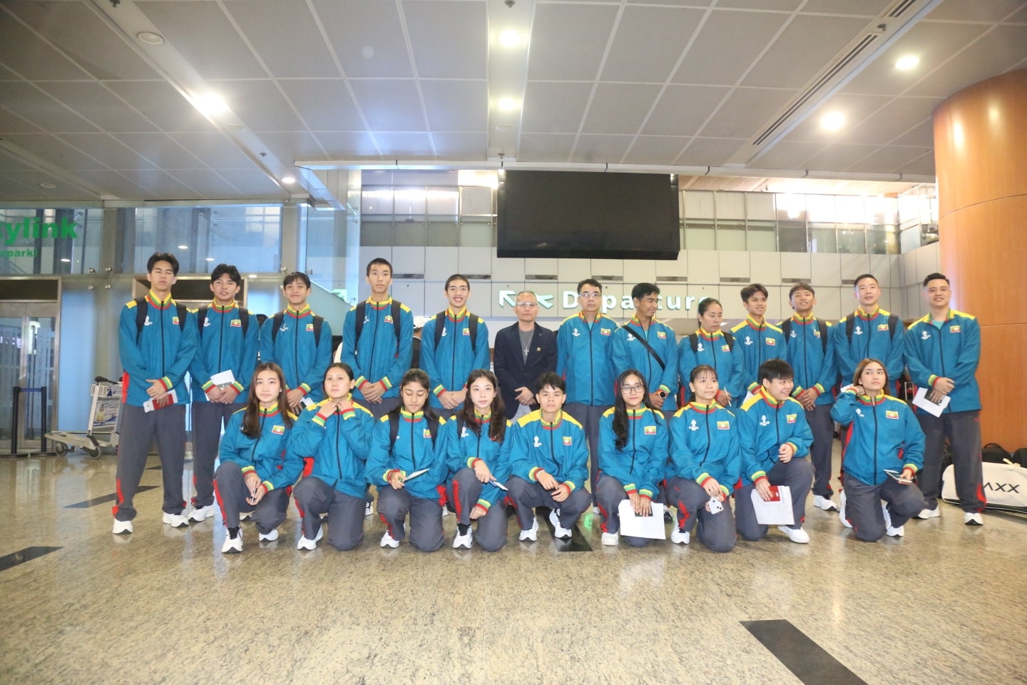 (၃၃)ကြိမ်မြောက်အရှေ့တောင်အာရှအားကစားပြိုင်ပွဲသို့ ဝင်ရောက်ယှဉ်ပြိုင်ရန်အတွက် မြန်မာအားကစားအဖွဲ့ ထွက်ခွာ