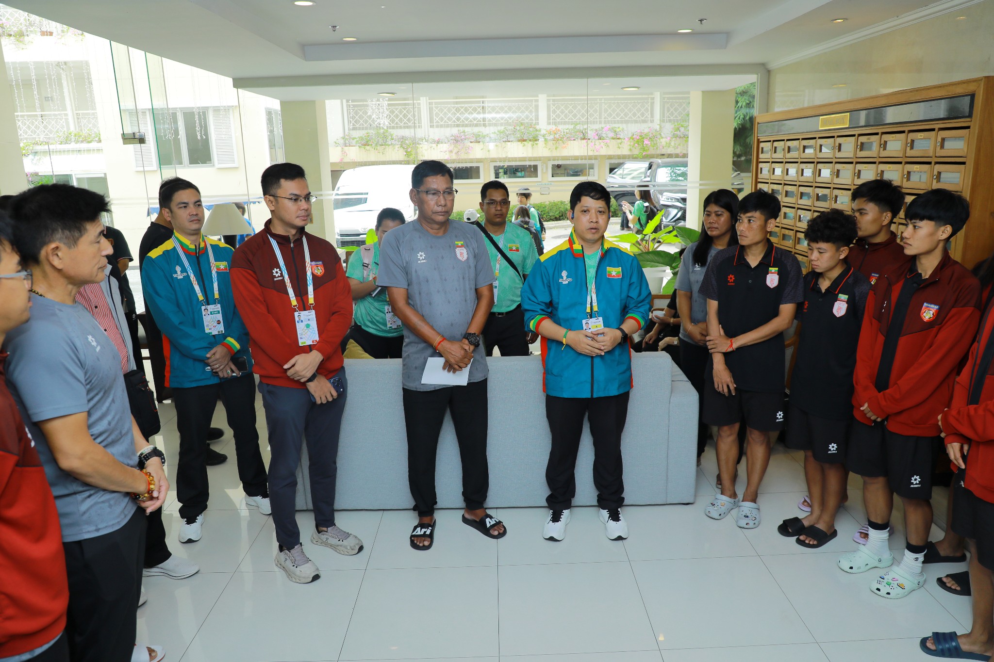 မြန်မာအားကစားအဖွဲ့ခေါင်းဆောင်၊ အားကစားနှင့်လူငယ်ရေးရာဝန်ကြီးဌာန၊ အားကစားနှင့်ကာယပညာဦးစီးဌာန ညွှန်ကြားရေးမှူးချုပ် ဦးဉာဏ်ဇော်ဦးနှင့် တာဝန်ရှိသူများ မြန်မာလှေလှော်အားကစားအဖွဲ့များ၏ လေ့ကျင့်နေမှုများနှင့် မြန်မာအမျိုးသမီးဘောလုံးအသင်း  ယှဉ်ပြိုင်နေမှုများအား လိုက်လံကြည့်ရှုအားပေး