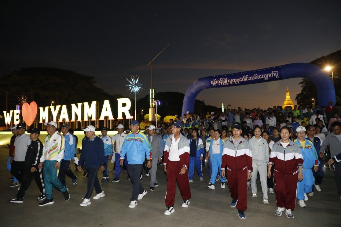 အားကစားနှင့်လူငယ်ရေးရာဝန်ကြီးဌာနနှင့် ဟိုတယ်နှင့် ခရီးသွားလာရေးဝန်ကြီးဌာန ပြည်ထောင်စုဝန်ကြီး Jeng Phang နော်တောင် ၂၀၂၅ခုနှစ်၊ ဒီဇင်ဘာလူထုစုပေါင်းလမ်းလျှောက်ပွဲ ပထမပတ် ပါဝင်ဆင်နွှဲ၍ (၃၃)ကြိမ်မြောက်အရှေ့တောင်အာရှအားကစားပြိုင်ပွဲဝင်မည့် အားကစားအဖွဲ့အား ကြည့်ရှုအားပေး