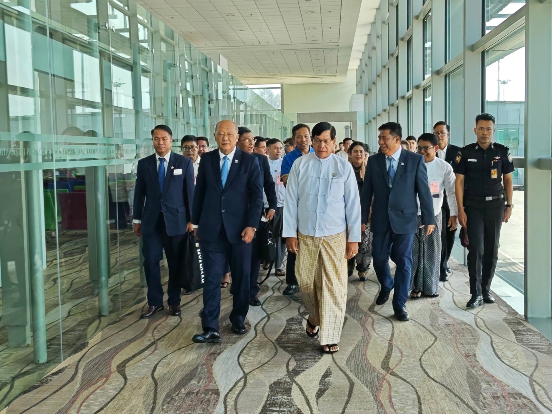 (၃၃)ကြိမ်မြောက် အရှေ့တောင်အာရှ အားကစားပြိုင်ပွဲသို့ ဖိတ်ကြားခံပုဂ္ဂိုလ်အဖြစ် တက်ရောက်မည့် ပြည်ထောင်စုဝန်ကြီး Jeng Phang နော်တောင် နှင့်အဖွဲ့၊ အုပ်ချုပ်မှုအဖွဲ့နှင့် ပြိုင်ပွဲဝင်ရောက်ယှဉ်ပြိုင်မည့် အားကစားအဖွဲ့များထွက်ခွာ