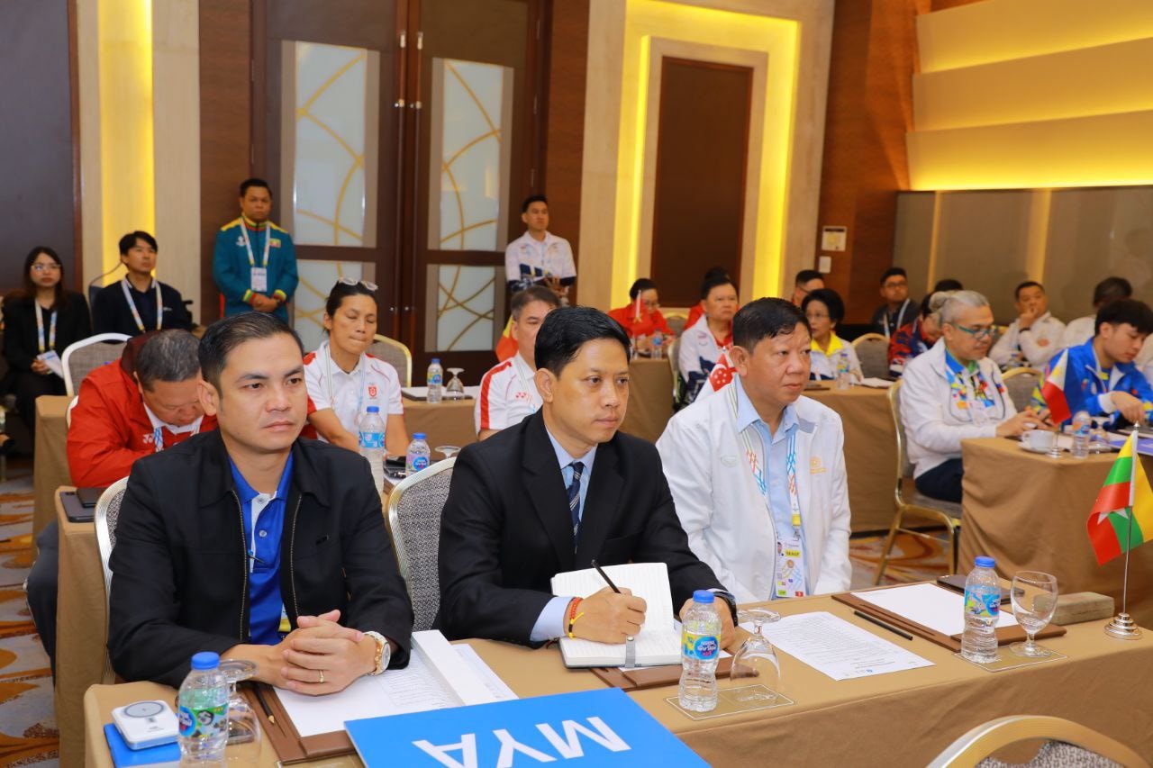 မြန်မာအားကစားအဖွဲ့ခေါင်းဆောင်၊ အားကစားနှင့်ကာယပညာဦးစီးဌာန ညွှန်ကြားရေးမှူးချုပ် ဦးဉာဏ်ဇော်ဦးနှင့် တာဝန်ရှိသူများ၊ (၃၃)ကြိမ်မြောက် အရှေ့တောင်အာရှ အားကစားပြိုင်ပွဲ Chef de Mission အစည်းအဝေးသို့တက်ရောက်