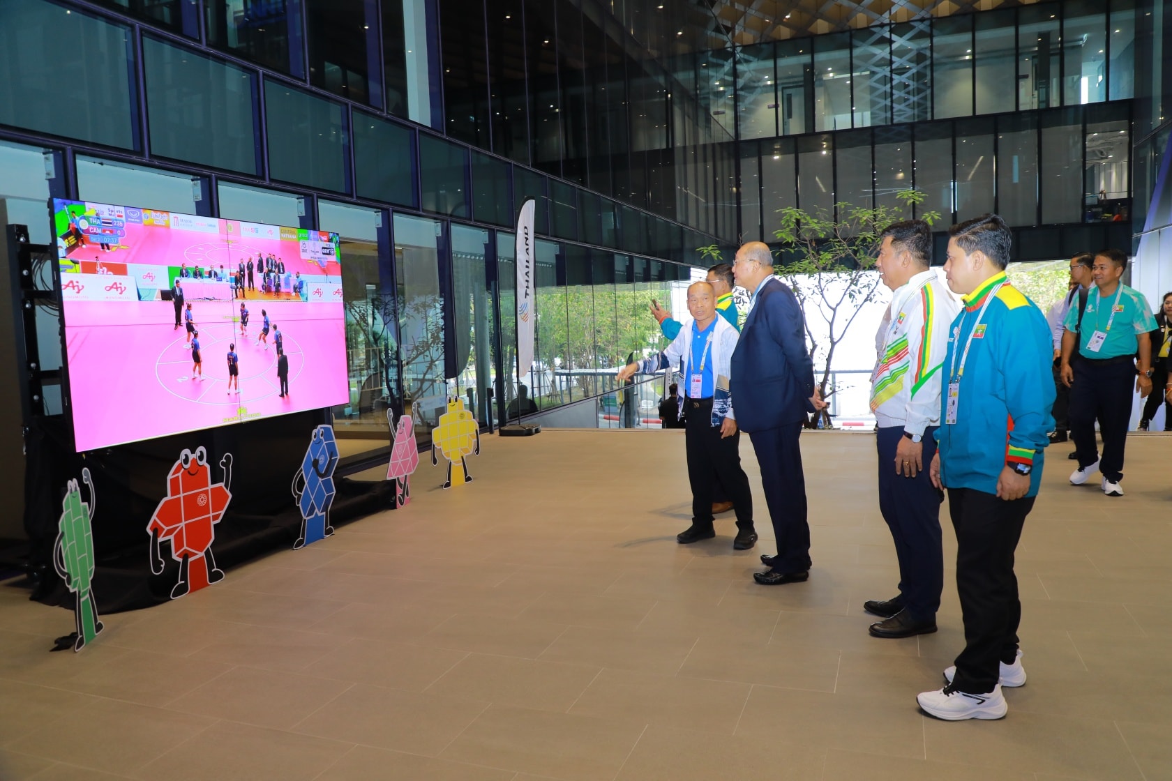 ပြည်ထောင်စုဝန်ကြီး Jeng Phang နော်တောင် ဗန်ကောက်မြို့ National Broadcasting Service of Thailand သို့ သွားရောက်ပြီး MRTV, MRTV 4 နှင့် Hey Play တို့၏ သတင်းရုပ်သံထုတ်လွှင့်နိုင်ရေးအတွက် လုပ်ငန်းဆာင်ရွက်နေမှုအခြေအနေအား လိုက်လံကြည့်ရှူ