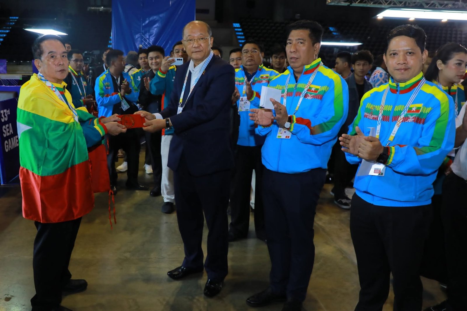 မြန်မာနိုင်ငံအိုလံပစ်ကော်မတီဥက္ကဋ္ဌ၊ အားကစားနှင့်လူငယ်ရေးရာဝန်ကြီးဌာနနှင့် ဟိုတယ်နှင့်ခရီးသွားလာရေးဝန်ကြီးဌာန ပြည်ထောင်စုဝန်ကြီး Jeng Phang နော်တောင် (၃၃)ကြိမ်မြောက်အရှေ့တောင်အာရှအားကစားပြိုင်ပွဲများအား လိုက်လံကြည့်ရှုအားပေးသည့်သတင်း