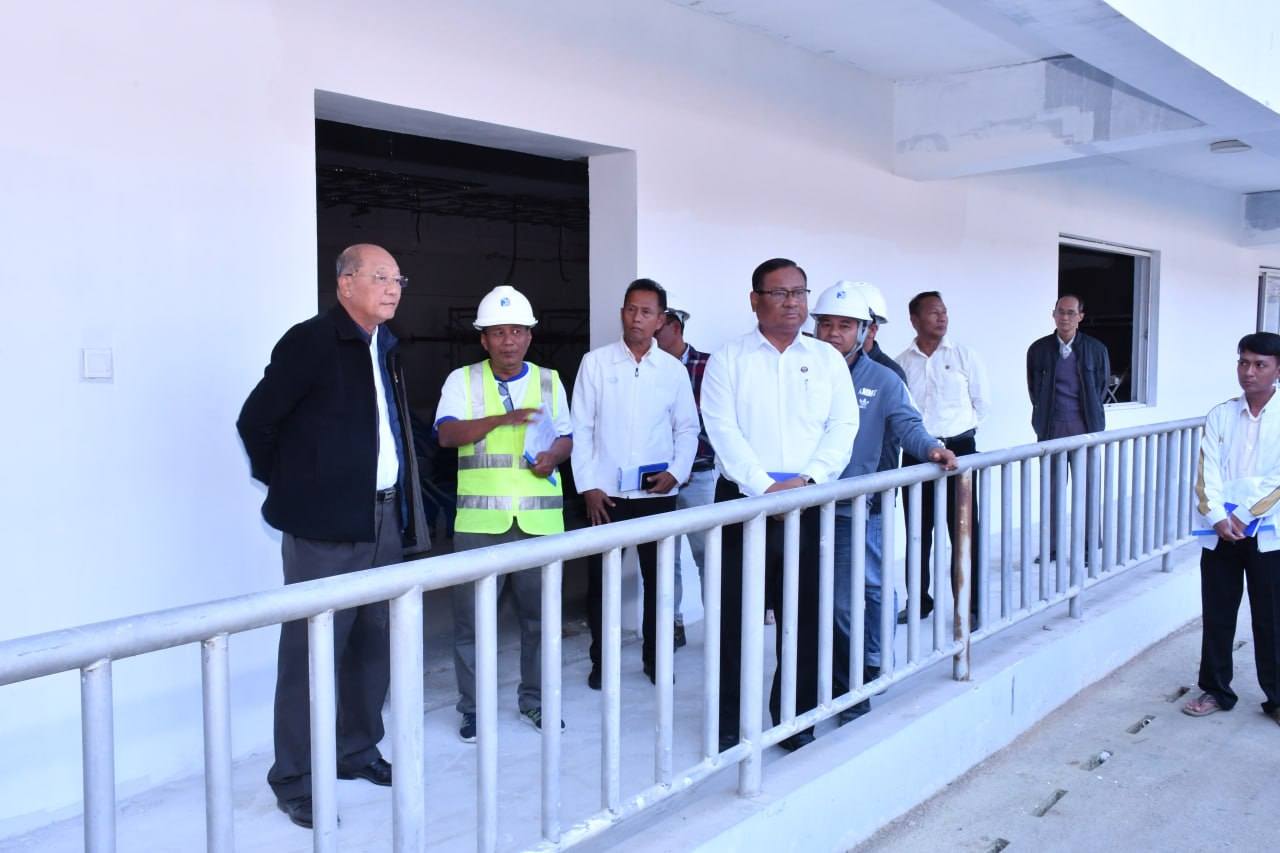 ပြည်ထောင်စုဝန်ကြီး Jeng Phang နော်တောင် မန္တလေးငလျင်ကြီးကြောင့် ထိခိုက်ပျက်စီးခဲ့သည့် မန္တလေးတိုင်းဒေသကြီးအတွင်းရှိ အားကစားကွင်း၊ အားကစားရုံများအား ငလျင်အပြီး တည်ဆောက်ရေးလုပ်ငန်း ပြန်လည်ပြုပြင် ဆောင်ရွက်နေမှုအား ကြည့်ရှုစစ်ဆေးသည့်သတင်း