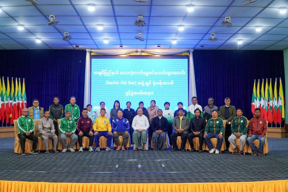 မြန်မာနိုင်ငံအိုလံပစ်ကော်မတီဥက္ကဋ္ဌ၊ အားကစားနှင့်လူငယ်ရေးရာဝန်ကြီးဌာနနှင့် ဟိုတယ်နှင့်ခရီးသွားလာရေးဝန်ကြီးဌာန၊ ပြည်ထောင်စုဝန်ကြီး Jeng Phang နော်တောင် ကချင်ပြည်နယ် ဘောလုံးလက်ရွေးစင်ဟောင်းများ အသင်းအဖွဲ့ချုပ် ရုံးခန်းသစ်ဖွင့်ပွဲသို့ တက်ရောက်၊ ကချင်ဘောလုံးအကယ်ဒမီ၏ အဆင့်မြင့် (၃)လသင်တန်း လေ့ကျင့်မှုများ သွားရောက်ကြည့်ရှု၊ အားကစားဝတ်စုံများ ပေးအပ်