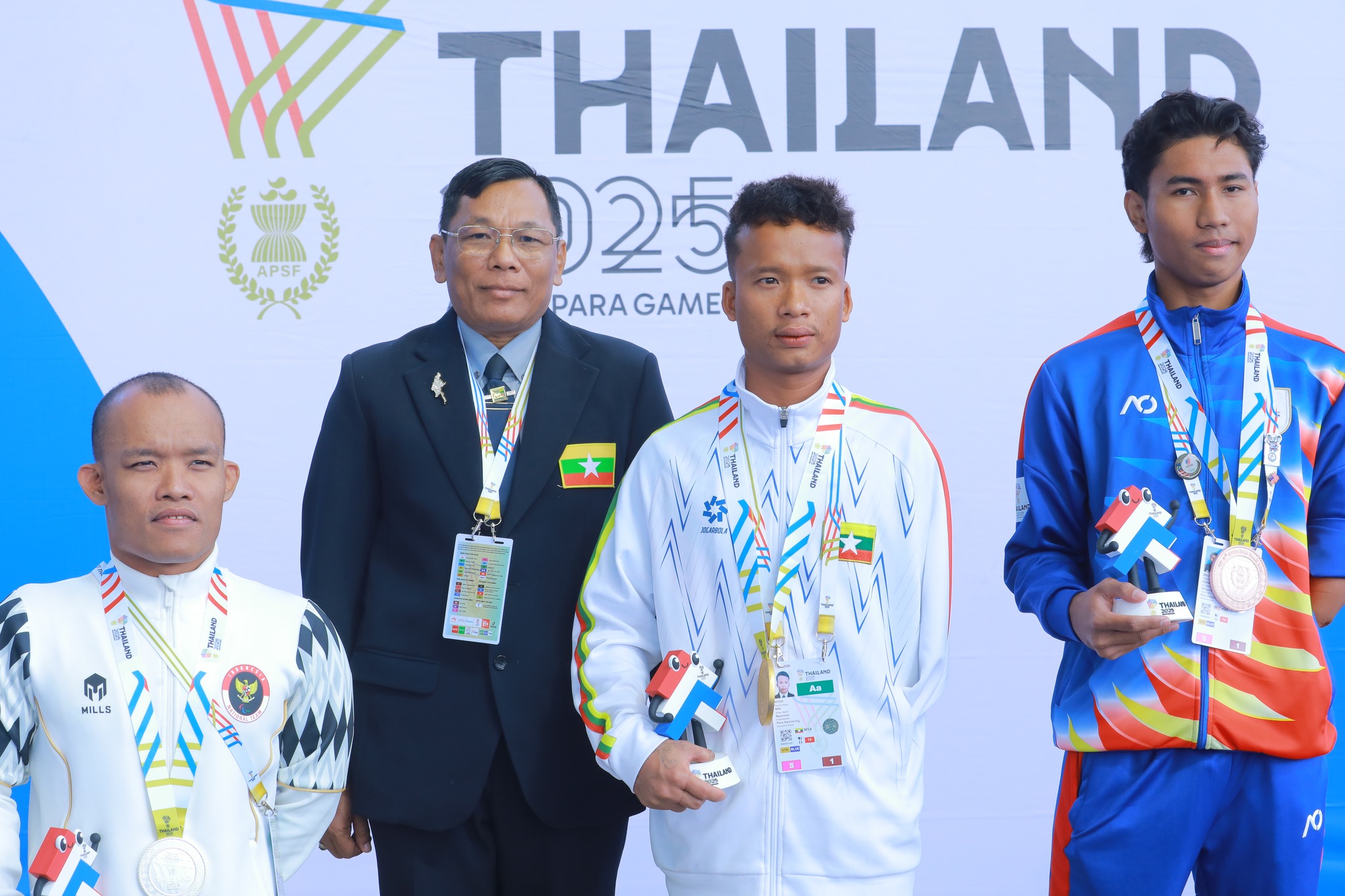 (၁၃)ကြိမ်မြောက် အာဆီယံမသန်စွမ်းအားကစားပြိုင်ပွဲတွင် မြန်မာအားကစားသမားများက ရေကူးနှင့် ပြေးခုန်ပစ်အားကစားနည်းများတွင် ယနေ့အထိ ရွှေတံဆိပ်(၇)၊ ငွေတံဆိပ်(၆)ခုနှင့် ကြေးတံဆိပ်(၃)ခုဆွတ်ခူးရရှိ