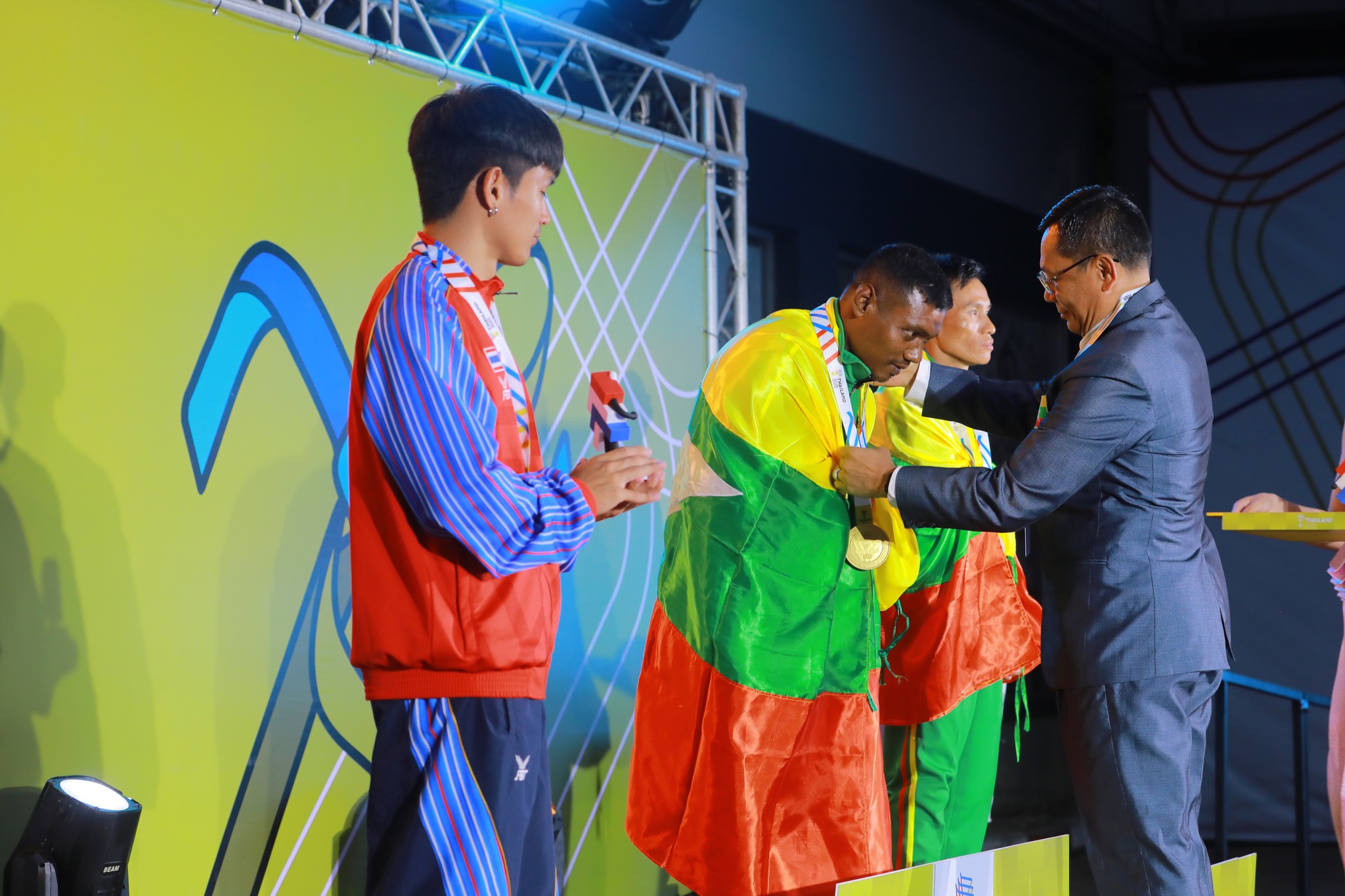 (၁၃)ကြိမ်မြောက် အာဆီယံမသန်စွမ်း အားကစားပြိုင်ပွဲတွင် မြန်မာအားကစားသမားများက ရေကူးနှင့် ပြေးခုန်ပစ်အပါအဝင် အားကစားနည်းများမှ ဇန်နဝါရီလ(၂၄)ရက် ယနေ့အထိ ရွှေတံဆိပ်(၁၆)ခု၊ ငွေတံဆိပ်(၁၆)ခုနှင့် ကြေးတံဆိပ်(၁၆)ခု ဆွတ်ခူးရရှိသည့်သတင်း